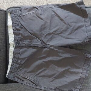 Old Navy Lived-In Straight shorts grey in size 33